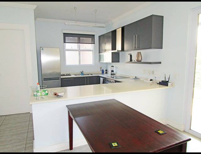 BEDROOM APARTMENT FOR SALE IN BRYANSTON